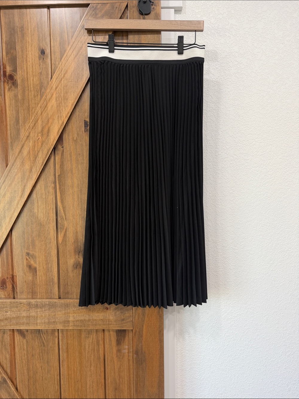 Black Pleated Midi Skirt with Contrast Waistband new